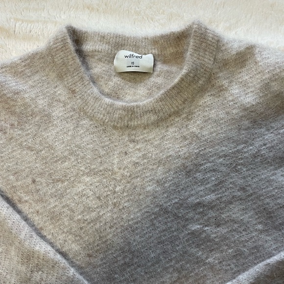 Cozy Aritzia Top - Picture 3 of 4